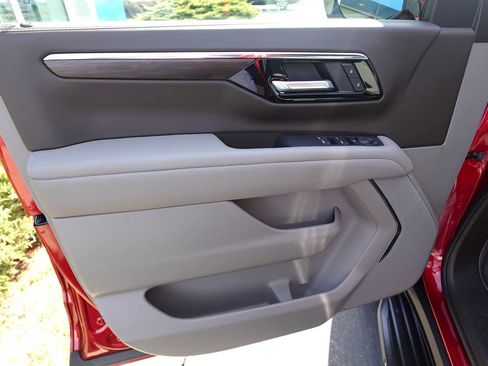 New 2026 Chevrolet Suburban LS image 10