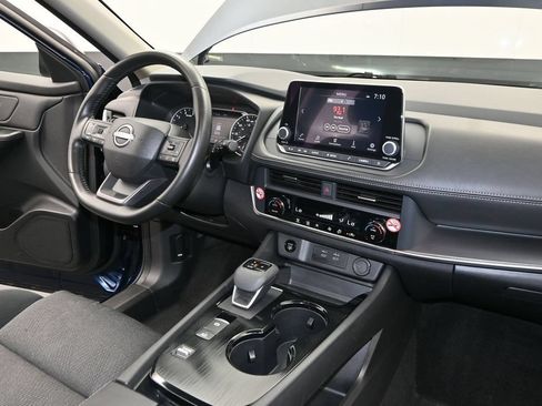 Used 2025 Nissan Rogue SV FWD image 28