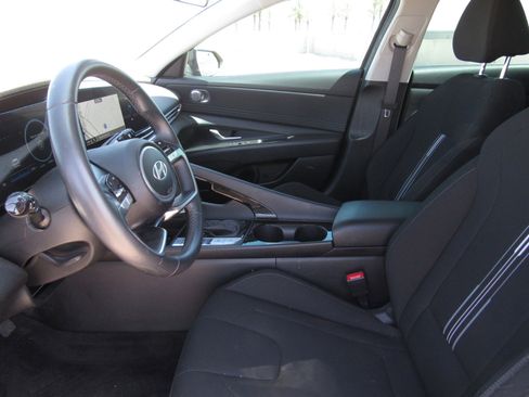 Used 2025 Hyundai Elantra SEL image 14