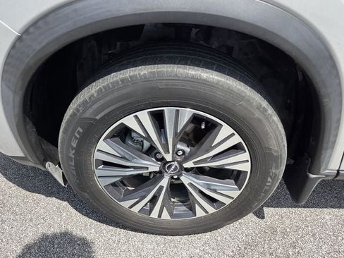 Used 2023 Nissan Rogue SV FWD image 9