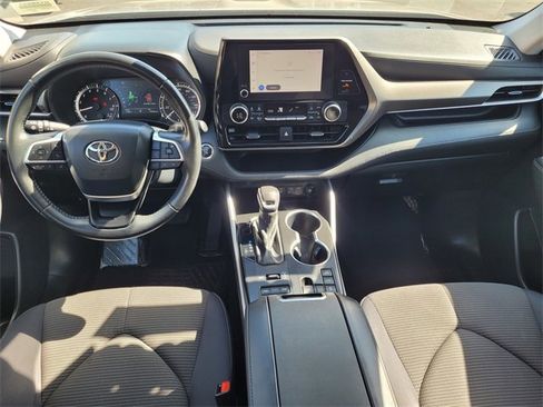 Used 2023 Toyota Highlander LE image 10