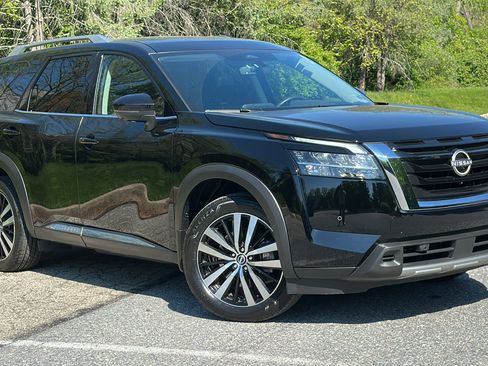Certified 2024 Nissan Pathfinder Platinum w/ Cargo Package AWD/4WD image 1