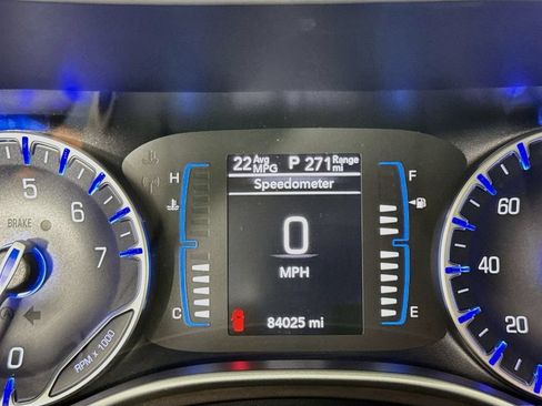 Used 2017 Chrysler Pacifica Touring-L w/ Tire & Wheel Group FWD image 15