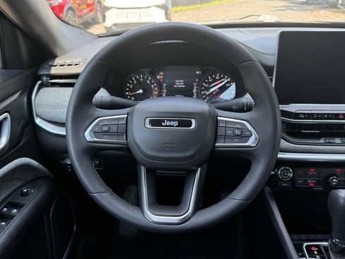 Used 2023 Jeep Compass Latitude AWD/4WD image 11