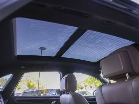 Certified 2026 Porsche Macan image 38