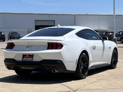 Used 2025 Ford Mustang GT RWD image 4