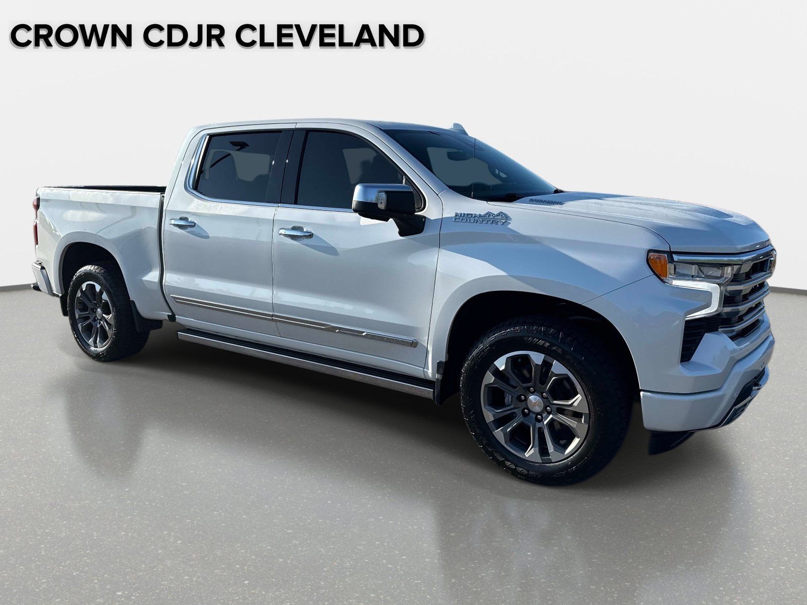 Used 2025 Chevrolet Silverado 1500 High Country w/ Technology Package AWD/4WD image 2