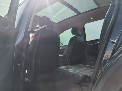 Used 2024 Volkswagen Atlas SEL Premium R-Line image 16