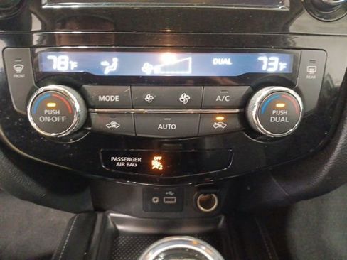 Used 2018 Nissan Rogue SL image 18