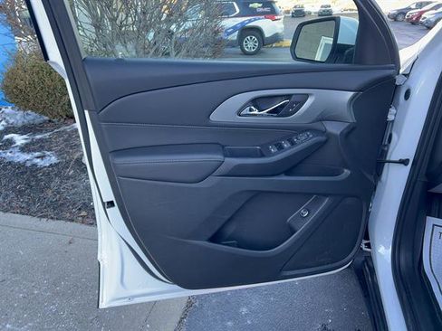 Used 2022 Chevrolet Traverse LT image 14