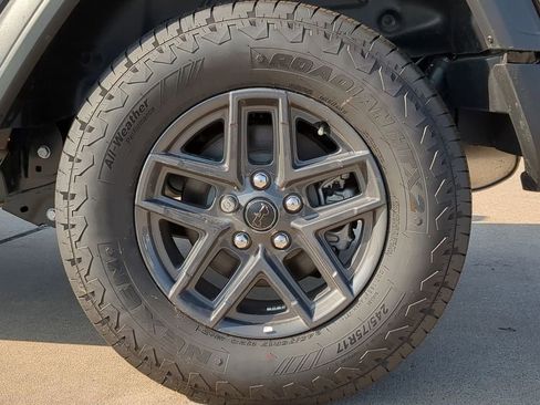 Used 2025 Jeep Wrangler Sport image 11