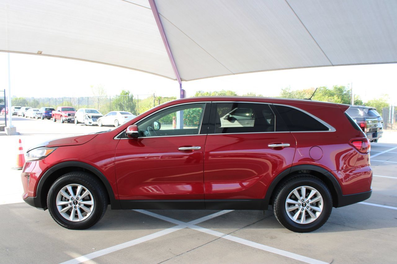 Used 2020 Kia Sorento LX FWD image 2