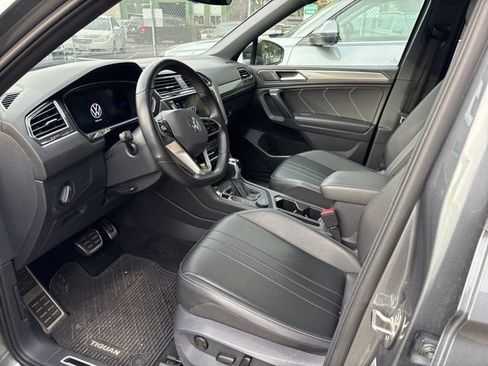 Used 2024 Volkswagen Tiguan SE R-Line image 8