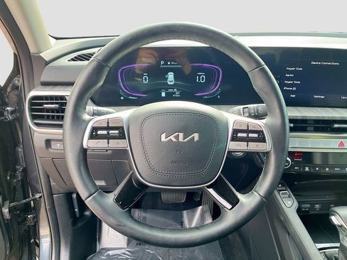 Used 2024 Kia Telluride EX image 11