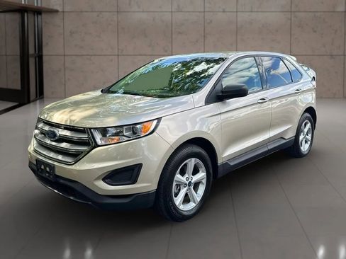 Used 2018 Ford Edge SE FWD image 3