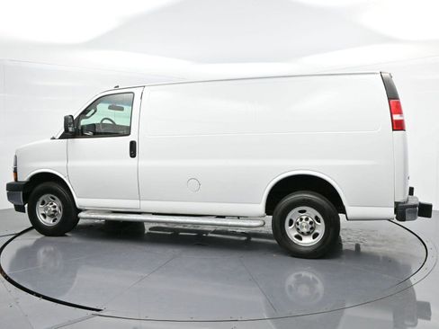 Used 2022 Chevrolet Express 2500 w/ Driver Convenience Package image 4