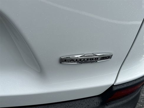 Used 2022 Jeep Cherokee Latitude Lux image 11