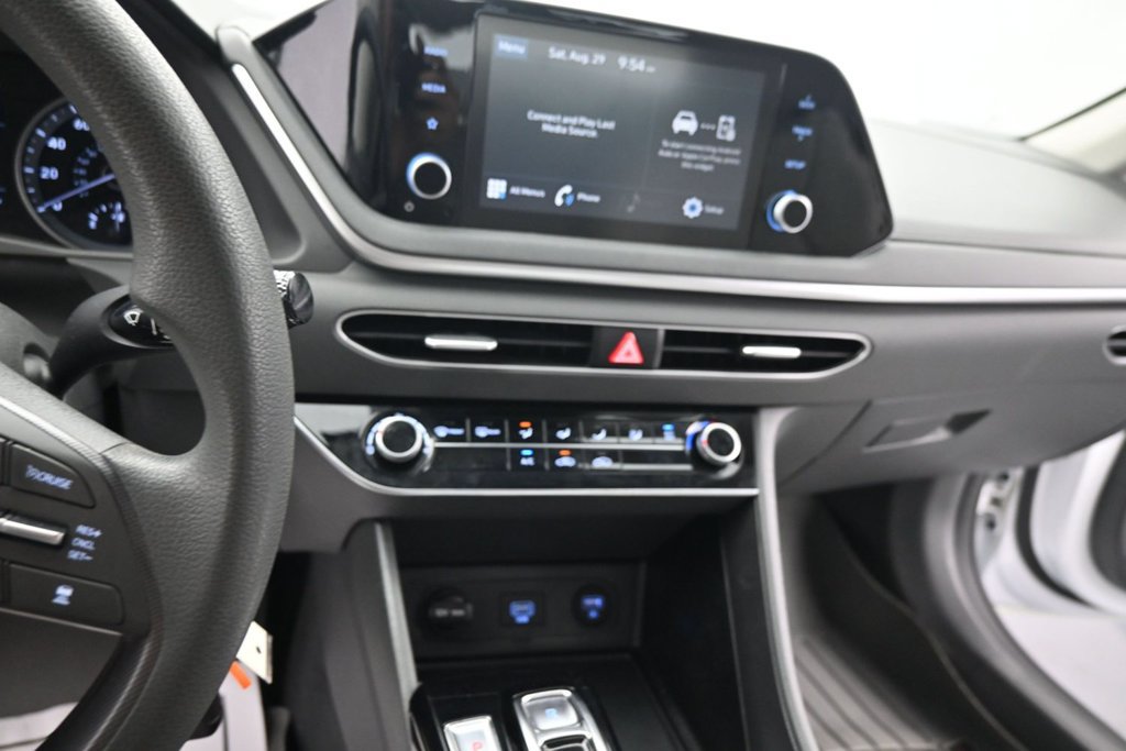 Used 2022 Hyundai Sonata SE w/ Cargo Package FWD image 18