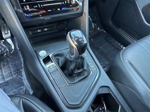 Certified 2022 Volkswagen Tiguan SE R-Line image 22