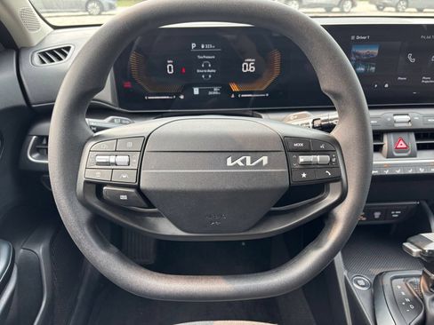 Used 2025 Kia K4 FWD image 23