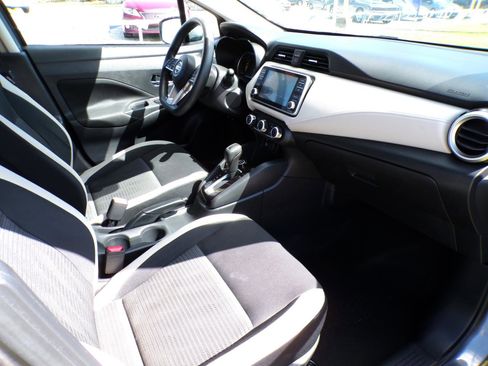 Used 2022 Nissan Versa SV w/ Trunk Package image 19