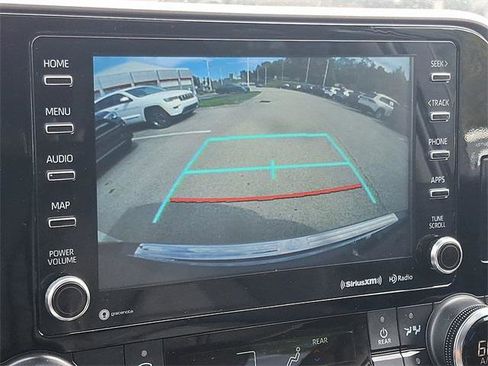 Certified 2022 Toyota Highlander XLE image 18