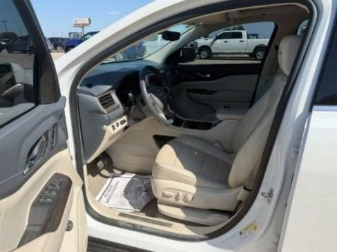 Used 2022 GMC Acadia Denali w/ Denali Ultimate Package AWD/4WD image 15