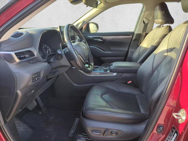 Certified 2021 Toyota Highlander Platinum AWD/4WD image 12