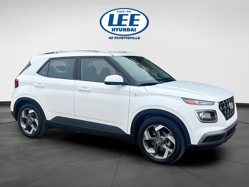 Certified 2025 Hyundai Venue SEL image 1