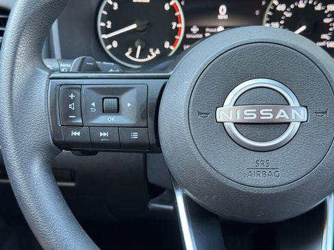 Used 2024 Nissan Rogue S AWD/4WD image 19