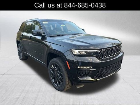New 2025 Jeep Grand Cherokee Summit image 3