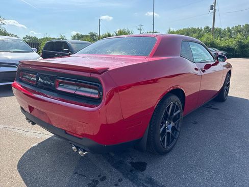 Used 2016 Dodge Challenger R/T RWD image 5