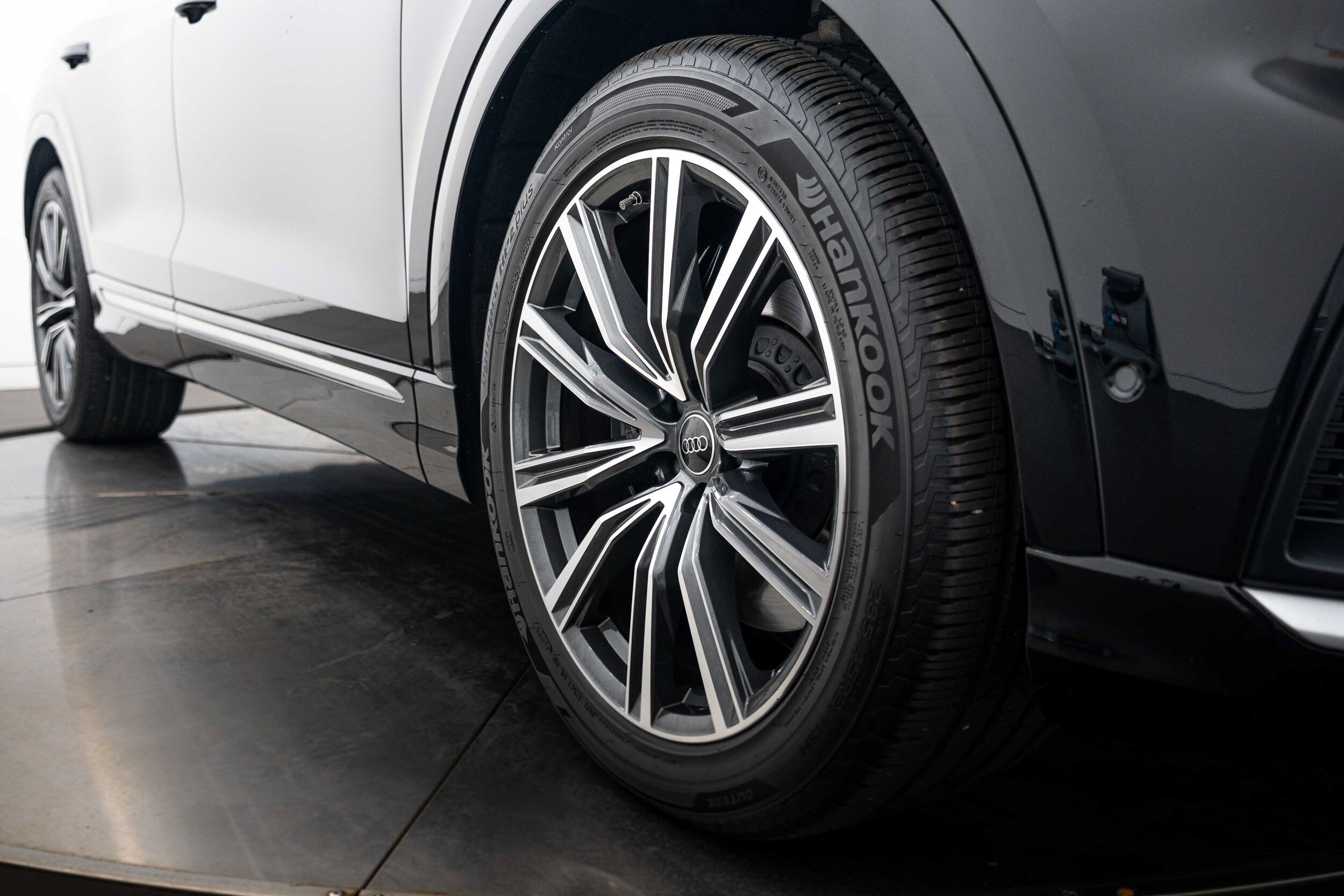 Certified 2023 Audi SQ8 Prestige AWD/4WD image 25