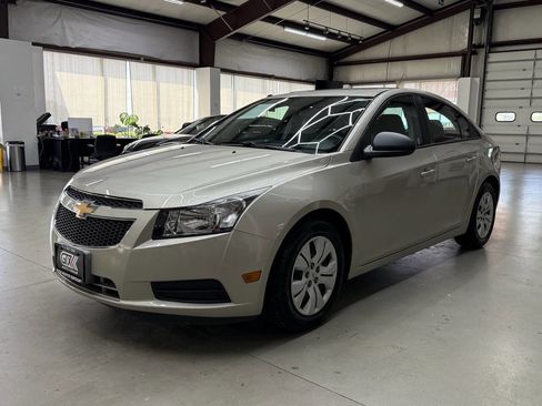 Used 2014 Chevrolet Cruze LS FWD image 5