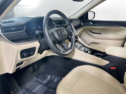 Used 2022 Jeep Grand Cherokee Limited w/ Trailer Tow Prep Group (B) image 9