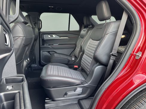 Used 2026 Ford Explorer ST-Line w/ ST-Line Street Pack AWD/4WD image 20