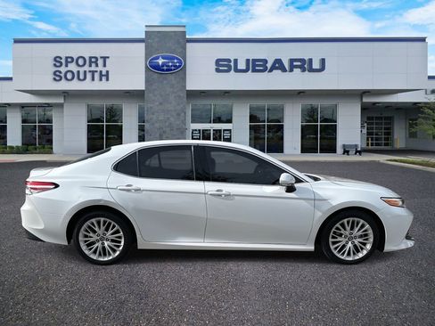 Used 2018 Toyota Camry image 2