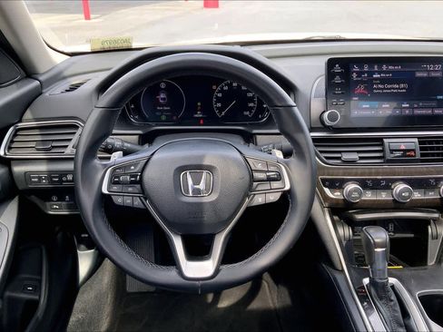 Used 2018 Honda Accord Touring image 6