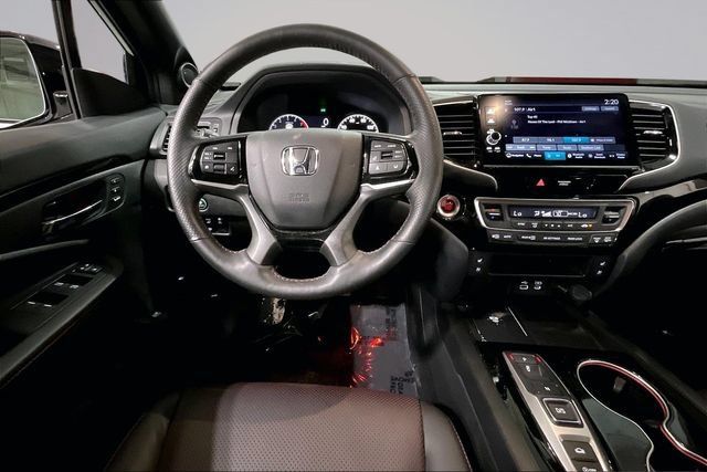 Used 2025 Honda Ridgeline Black Edition image 5