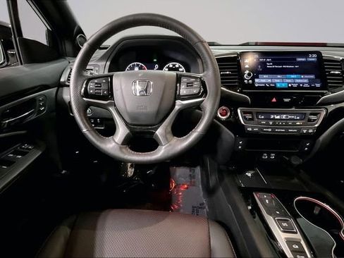 Used 2025 Honda Ridgeline Black Edition image 5