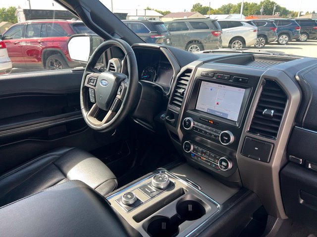 Used 2020 Ford Expedition XLT w/ Equipment Group 202A AWD/4WD image 17
