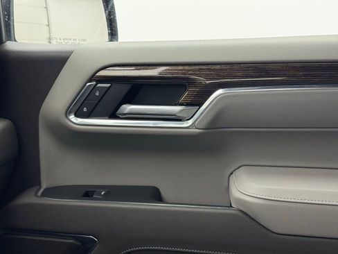 Used 2025 GMC Sierra 1500 SLE image 40