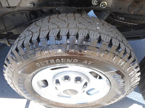 Used 2016 GMC Sierra 2500 2WD Regular Cab image 12
