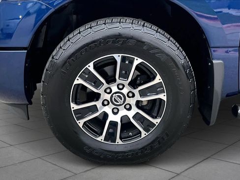 Used 2020 Nissan Titan SV w/ SV Convenience Package image 10
