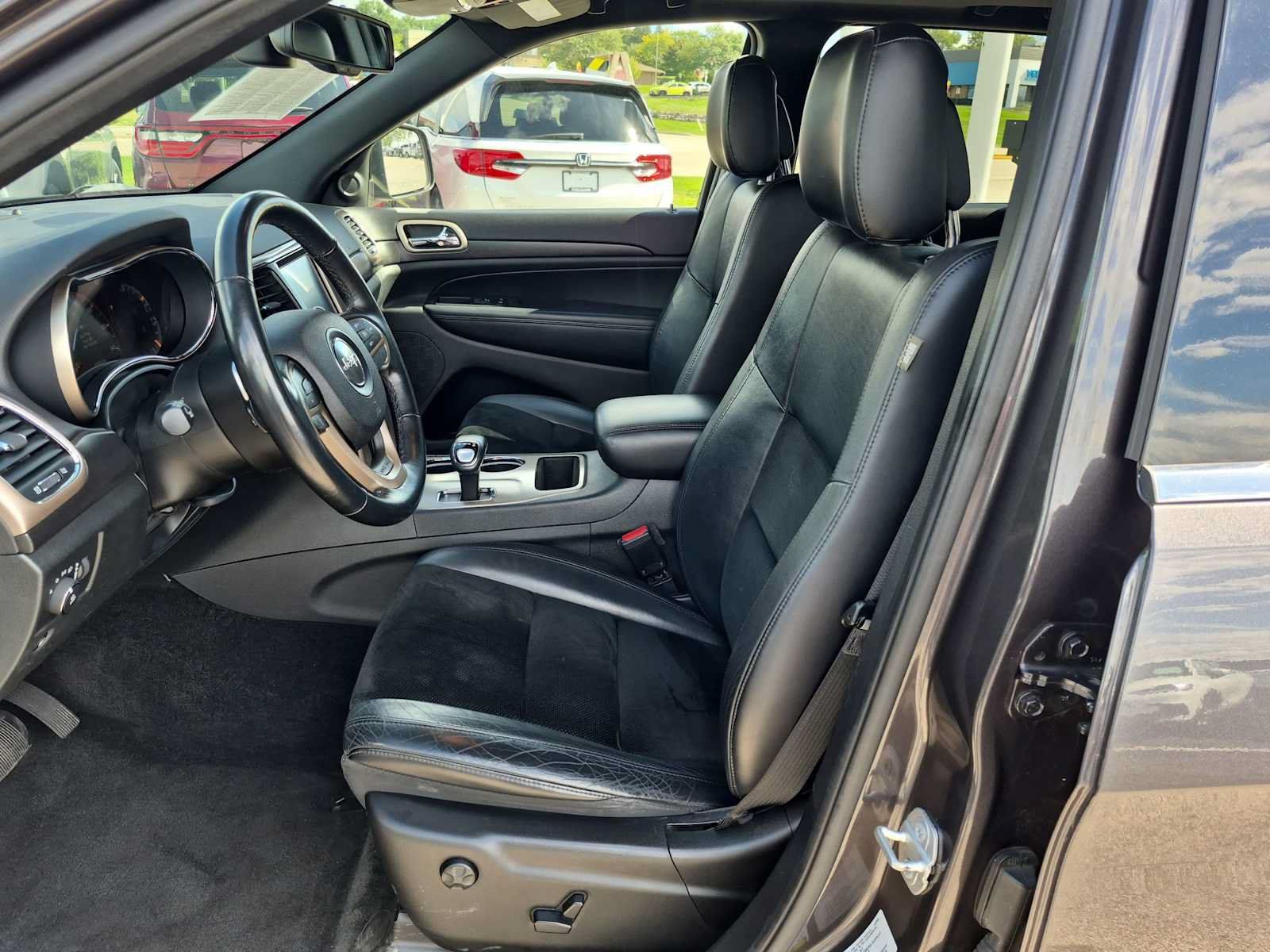 Used 2015 Jeep Grand Cherokee Altitude AWD/4WD image 16