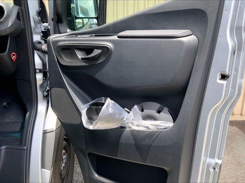 Used 2025 Mercedes-Benz Sprinter 2500 image 9