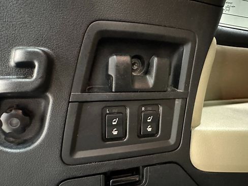 Used 2016 Toyota Sequoia SR5 image 6