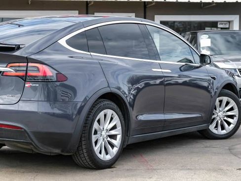 Used 2018 Tesla Model X 100D image 17