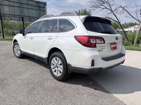 Used 2017 Subaru Outback 2.5i AWD/4WD image 6