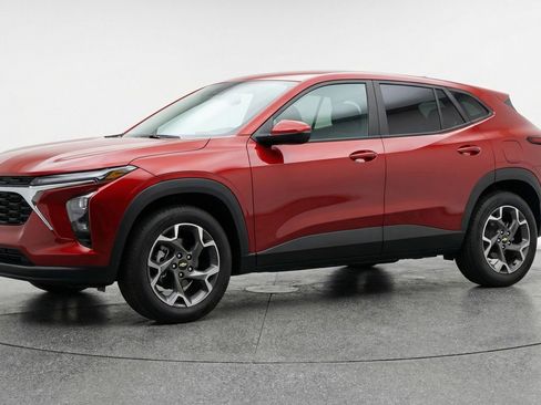 Used 2025 Chevrolet Trax LT image 3